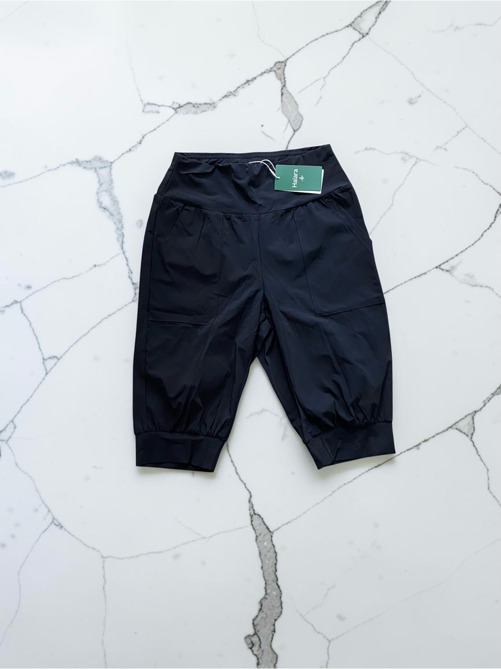 HALARA Black Mid-Length Athletic Pull-On Cropped Shorts